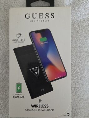 GUESS Black Wireless Charger Power Bank with Logo